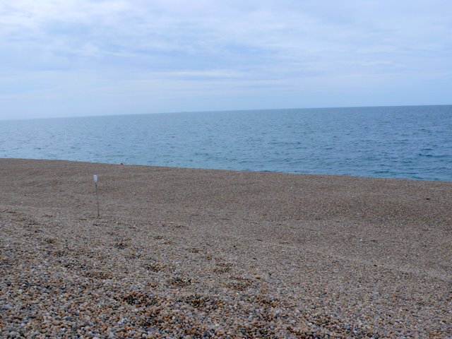 File:Chesil Beach - geograph.org.uk - 1286325.jpg