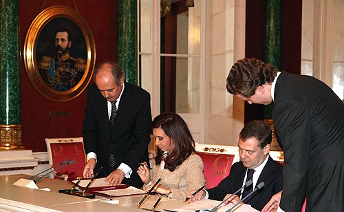 File:Cristina Fernández de Kirchner in Moscow, December 2008 03.jpg