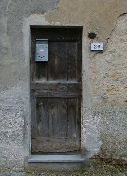 File:Doors in volterraP14.JPG