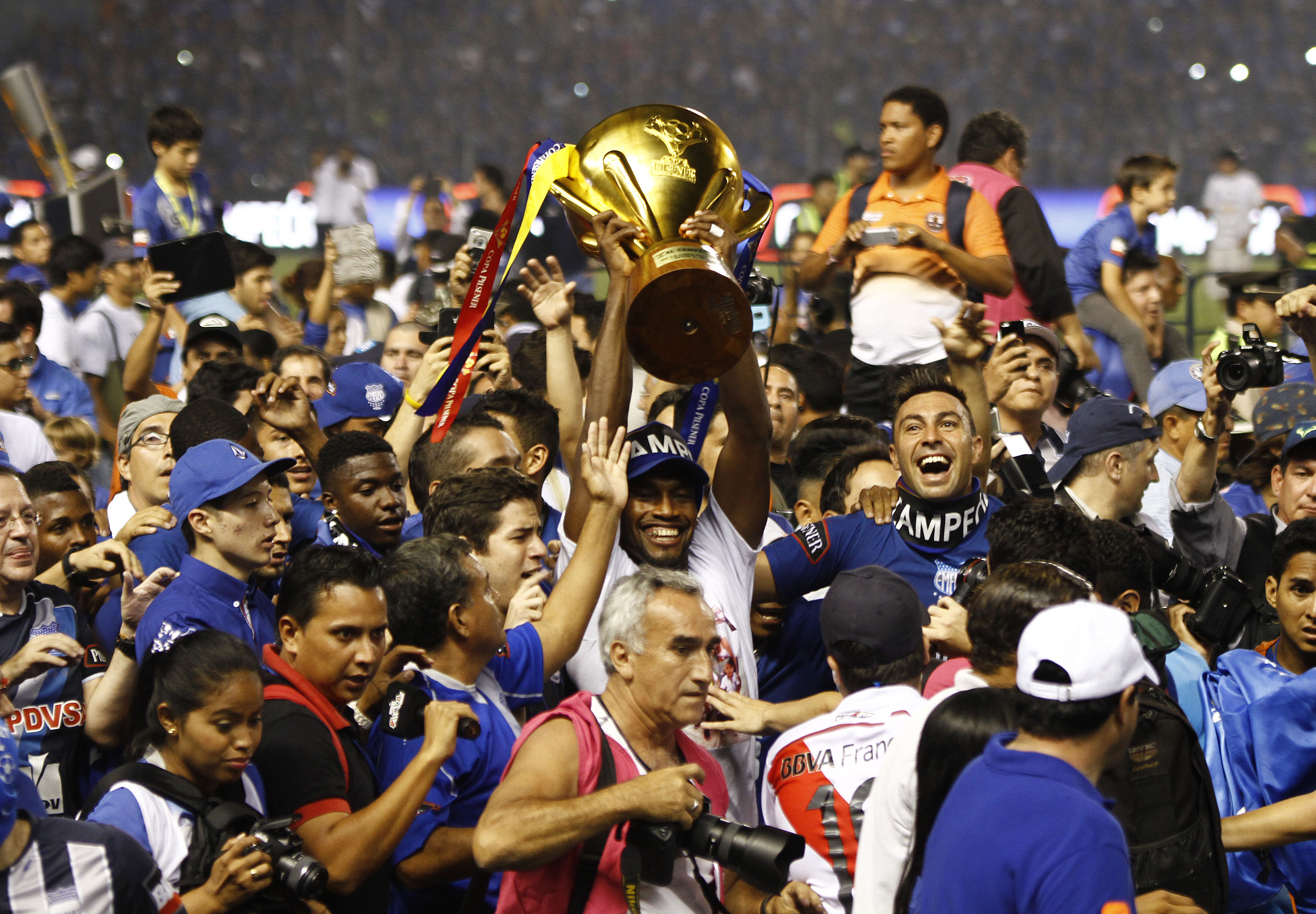 Ecuador's Emelec Gabriel Achilier heads the ball during their 2014 News  Photo - Getty Images