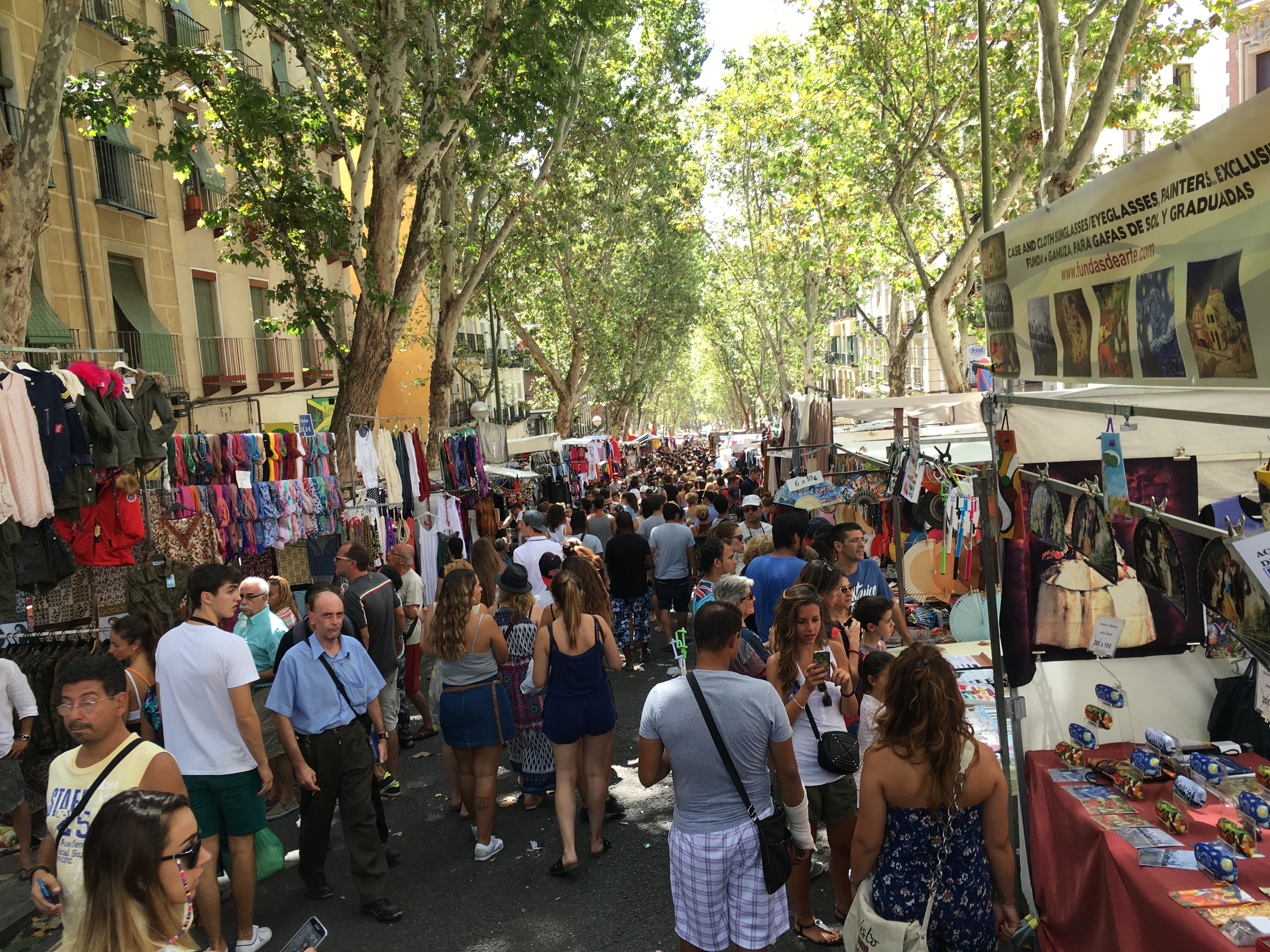 El Rastro market, Madrid 2016 2.jpg