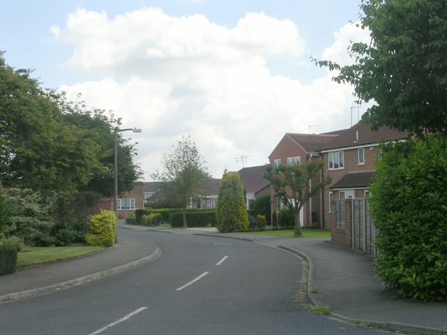 File:Fairway Close - The Fairway - geograph.org.uk - 1358993.jpg