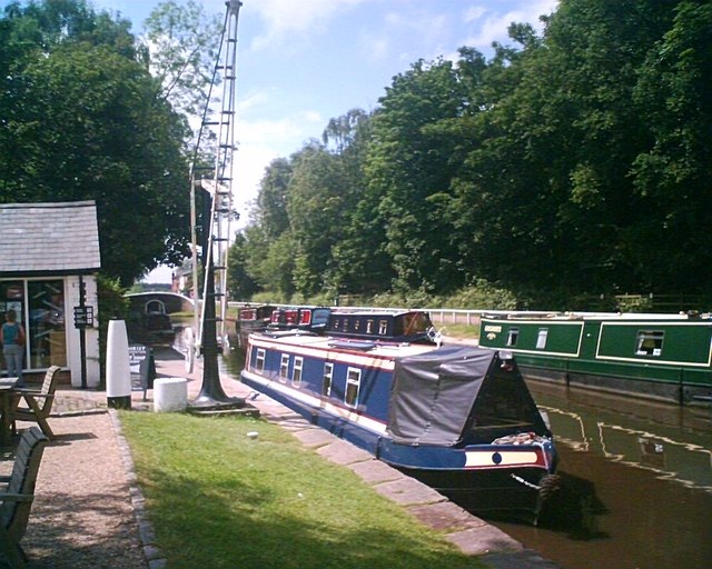 Fradley Junction, Trent and Mersey Canal - geograph.org.uk - 677254