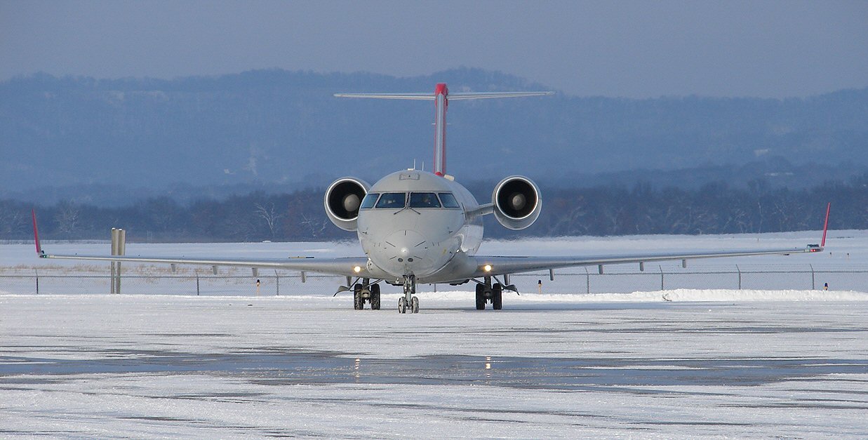 Head on shot of the CRJ (365370794).jpg