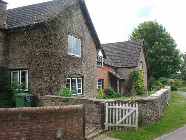 File:Houses opposite Kilpeck Church - geograph.org.uk - 2475542.jpg