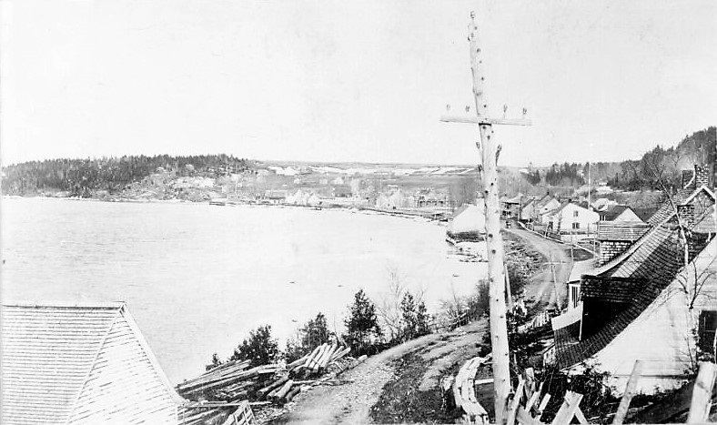 File:La route longeant le Saguenay a Riviere-du-Moulin vers 1900.jpg