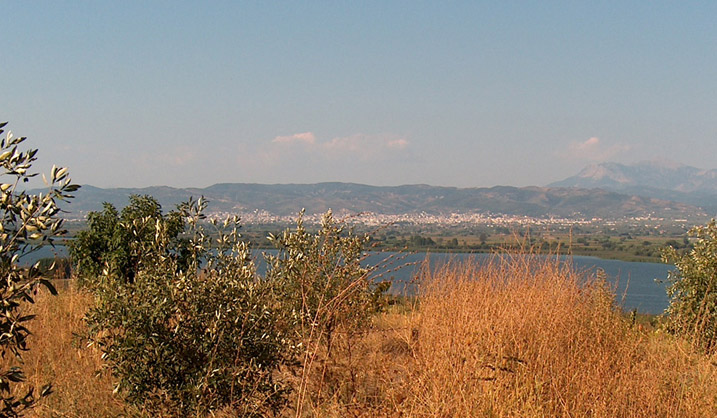 File:Lysimachia Lake, Etoloakarnania, Greece - View upon the lake with the city of Agrinio in the background.jpg