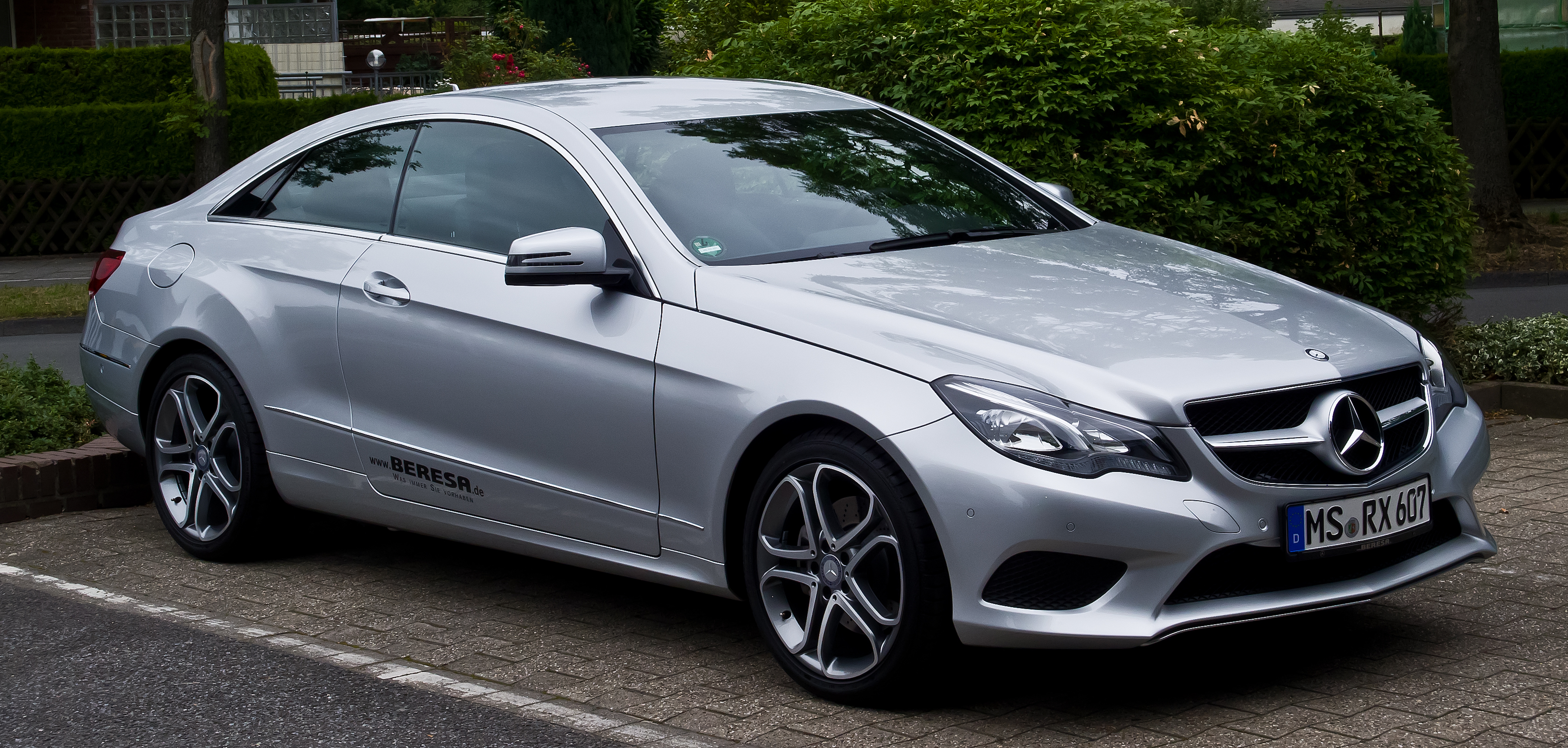 File:Mercedes-Benz E 200 Coupé Sport-Paket (C 207 ...