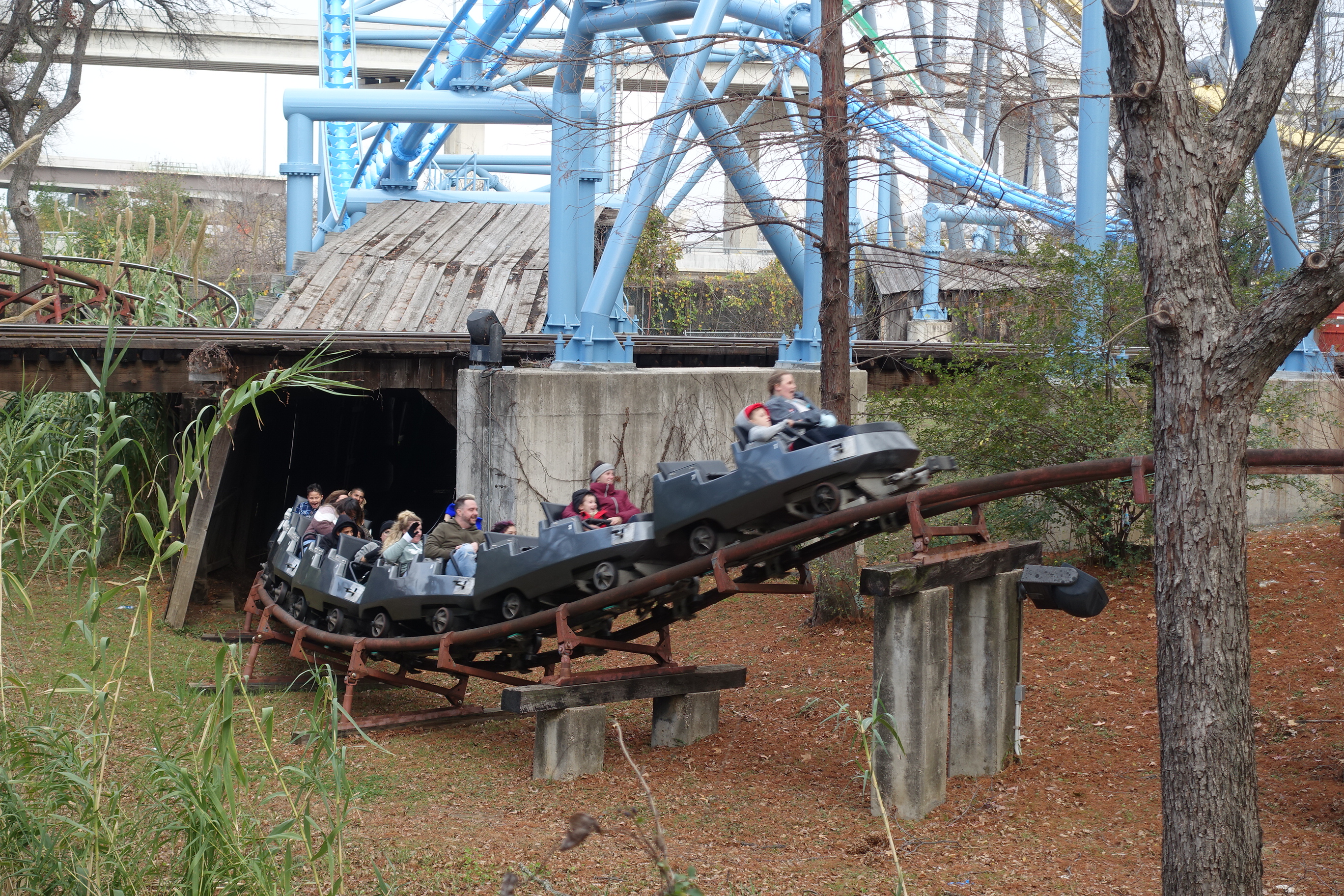 File Mini Mine Train Six Flags Over Texas 1.jpg Wikimedia Commons