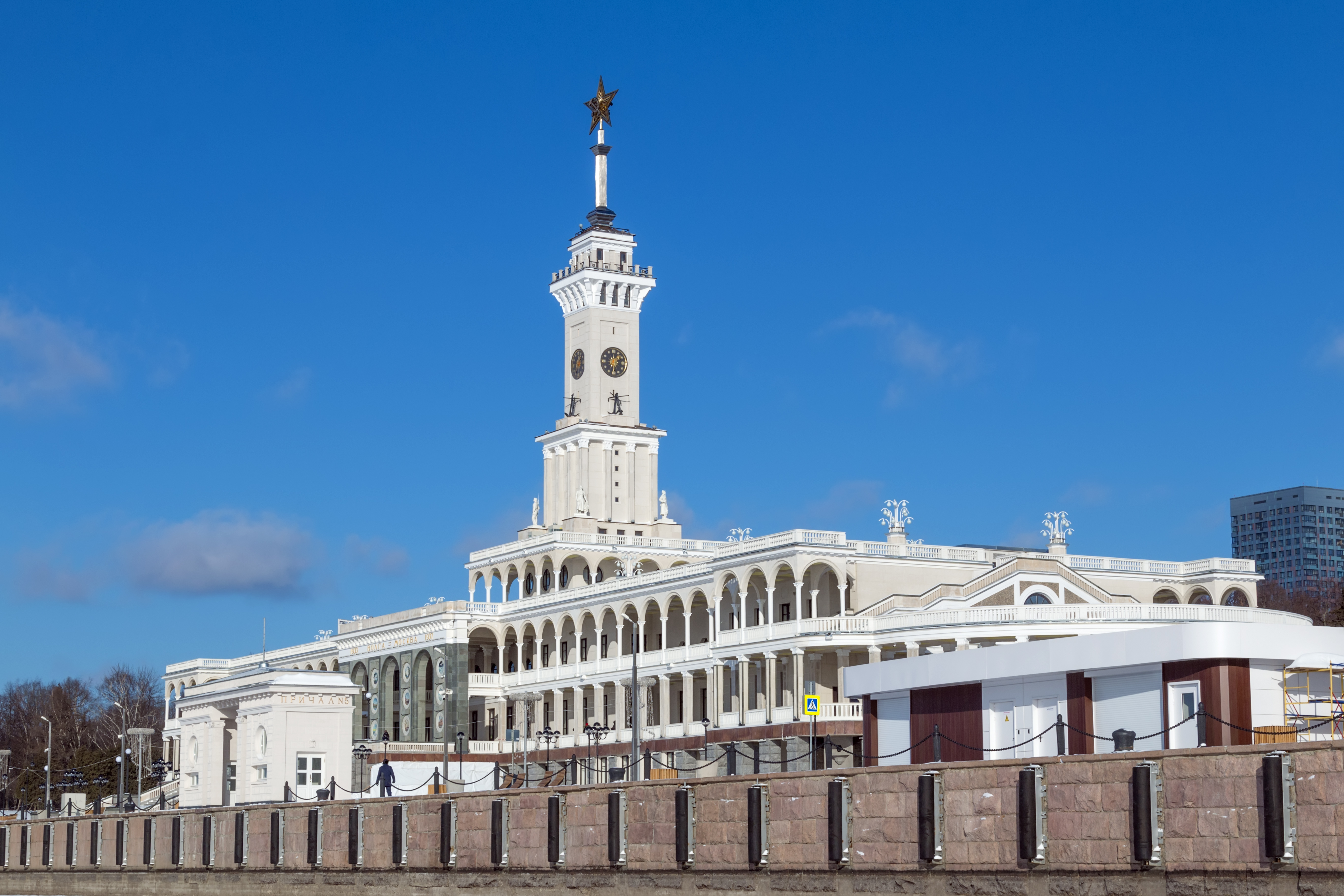 Символы москвы северный речной вокзал. Северный Речной вокзал дворец бракосочетания. Северный Речной вокзал ресторан. Северный Речной вокзал февраль. Северный Речной вокзал Москва каток.