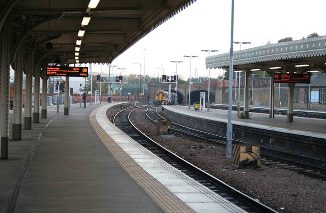File:North end of Sheffield station - geograph.org.uk - 1000794.jpg