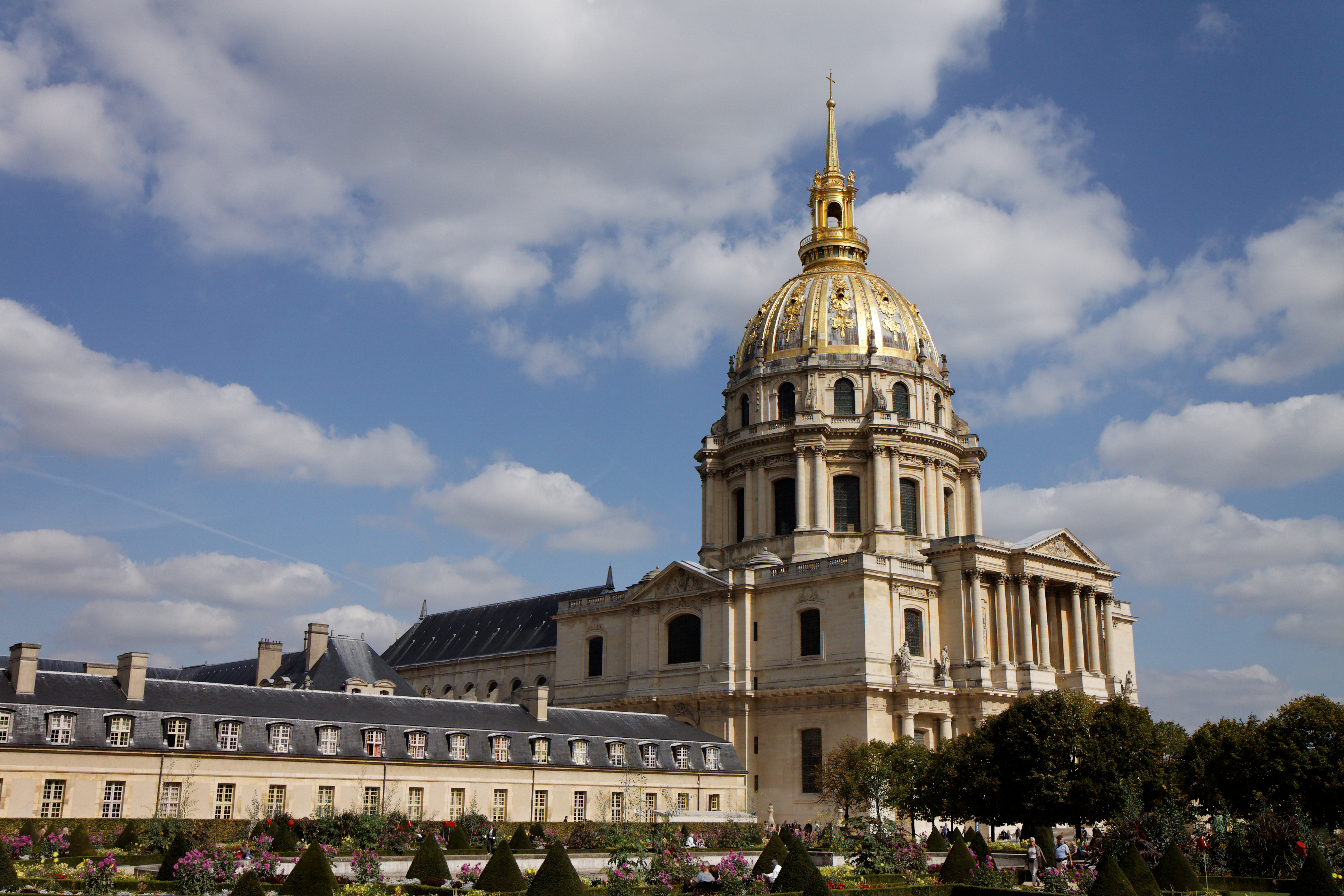 Дом соборов. Invalides в Париже. Дом инвалидов Франция Париж. Собор инвалидов в Париже. Купол собора дома инвалидов в Париже.