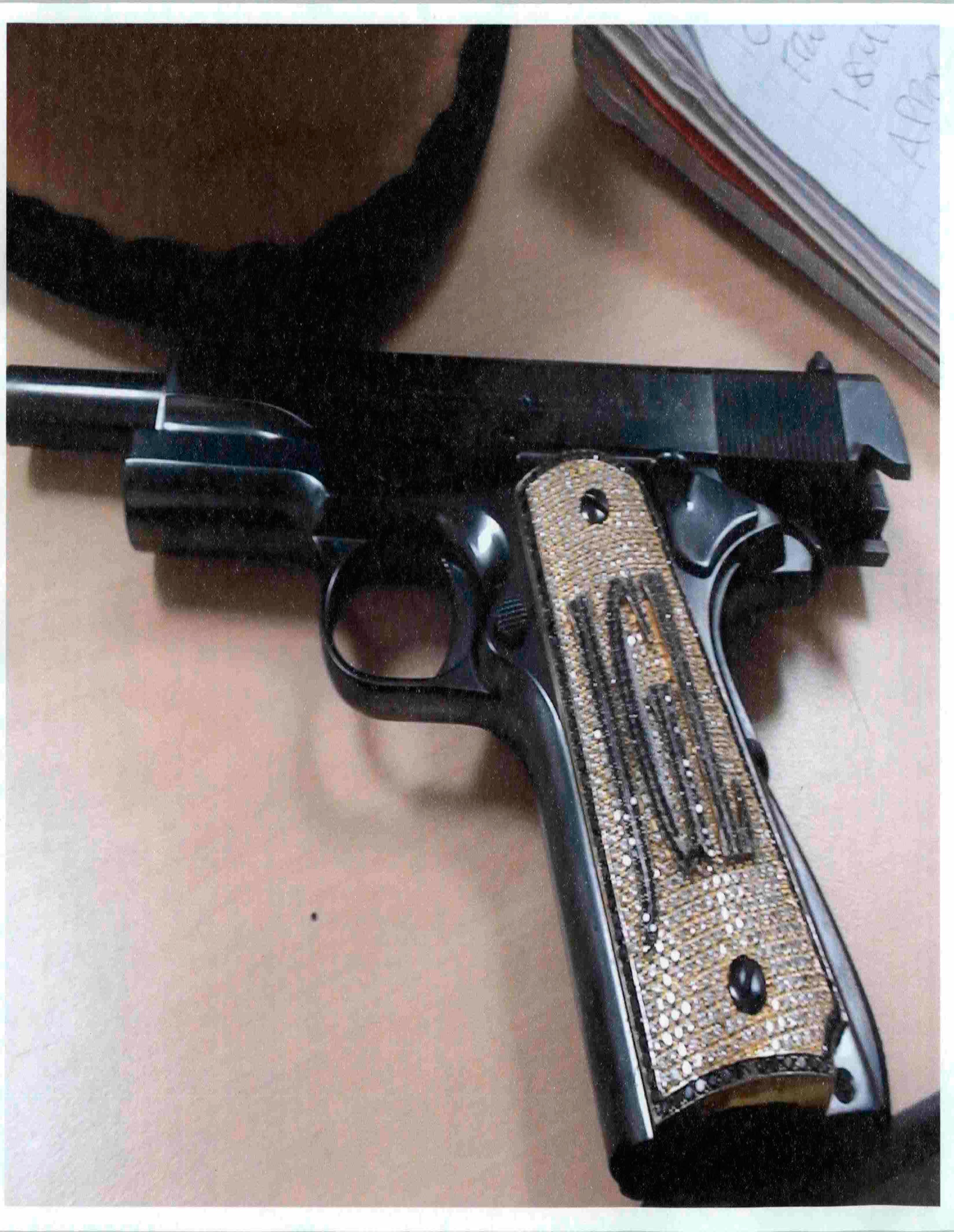 Pistola de El Chapo.jpg.