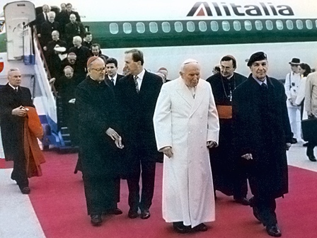 File:Pope John Paul II in Bosnia 1997 (cropped).jpg