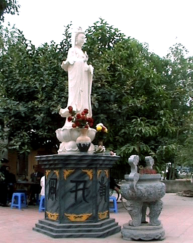File:Quan Thế Âm Bồ Tát, Chùa Trẻ, thôn Yên Khê, Song Khê, Bắc Giang, Việt Nam - 20110320.jpg