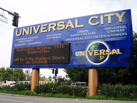 The Universal City sign, on the corner of Lankershim Boulevard and Universal Hollywood Drive, in 2005