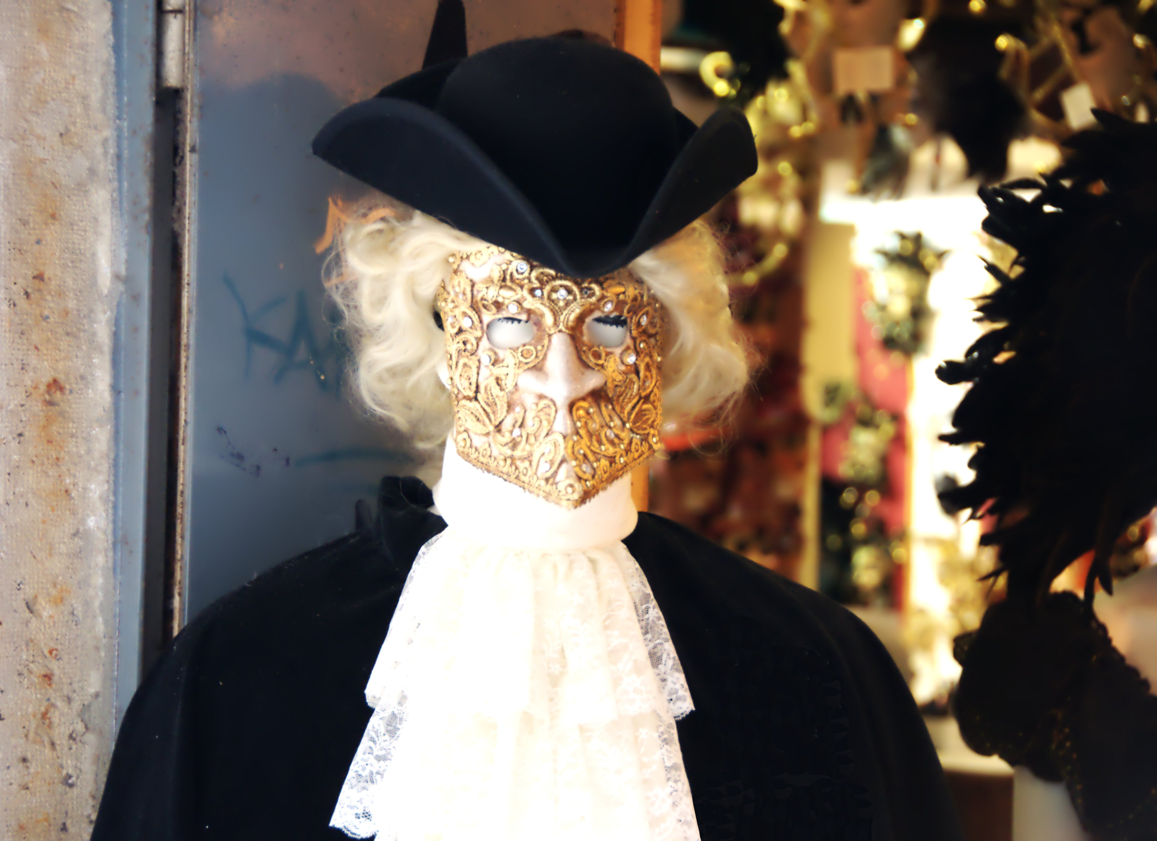 File:Venetian Carnival - Maschera di Carnevale - Venice Italy - Creative Commons by gnuckx (4701945170).jpg - Wikimedia Commons