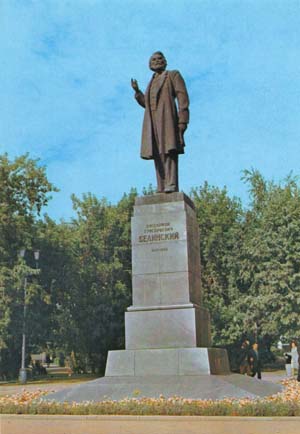 Памятник В. Г. Белинскому, Пенза, скульптор Е. В. Вучетич, 1954