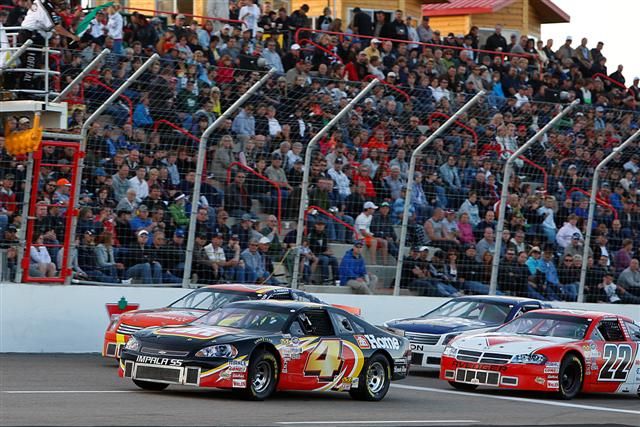 File:2009 Velocity Prairie Thunder race start.JPG