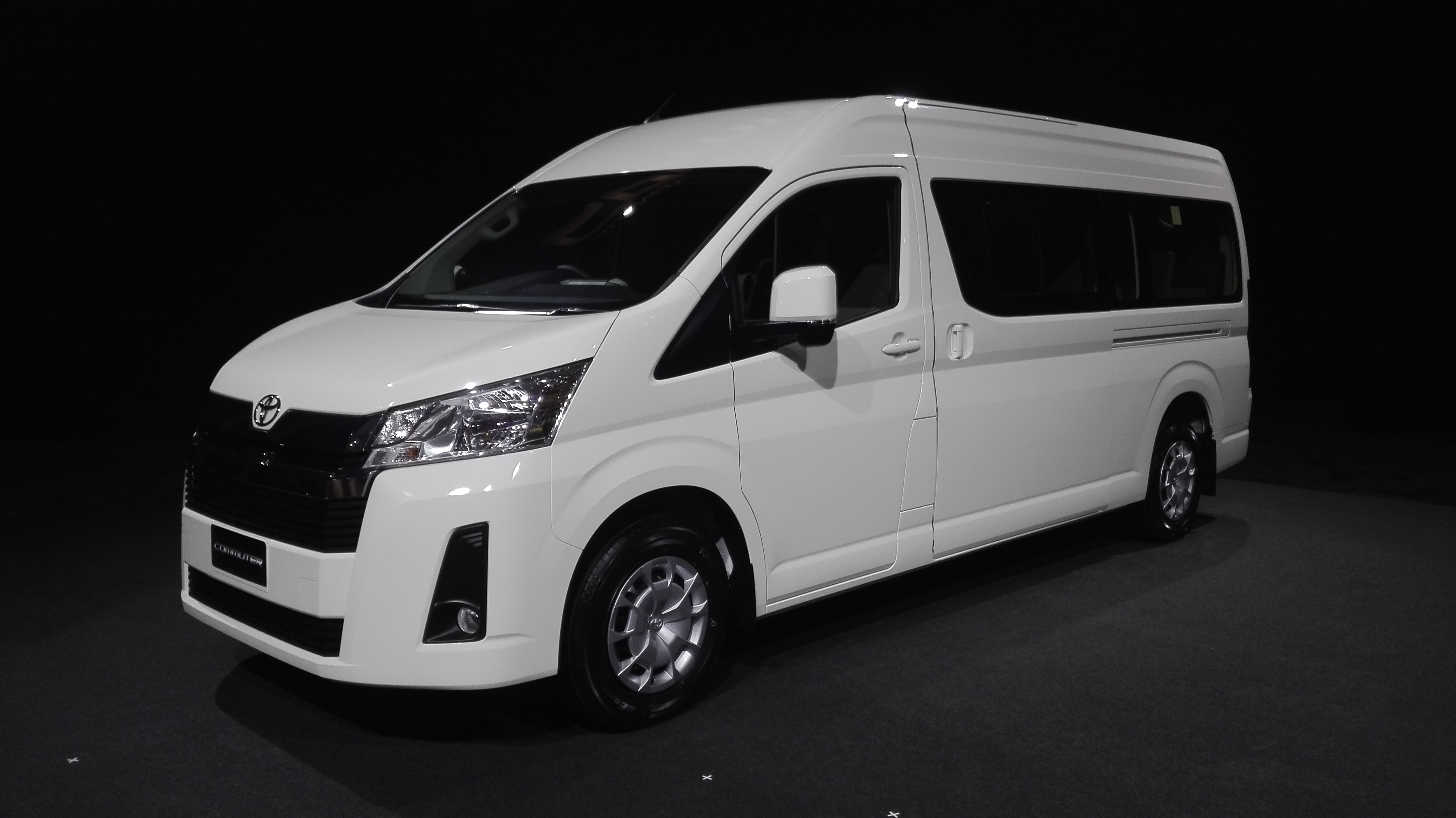 2020 hot sale hiace commuter