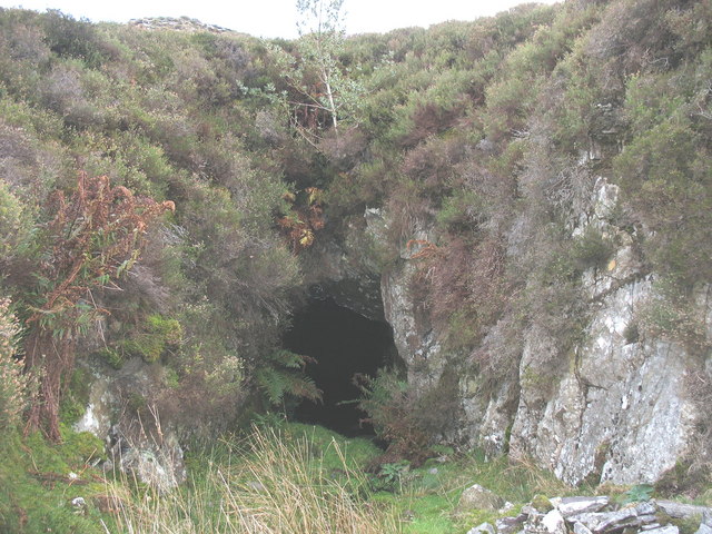 File:A 'lefal' or tunnel connecting both the Cefn Du and Chwarel Fawr Quarries with the Cefn Du mill. - geograph.org.uk - 303749.jpg