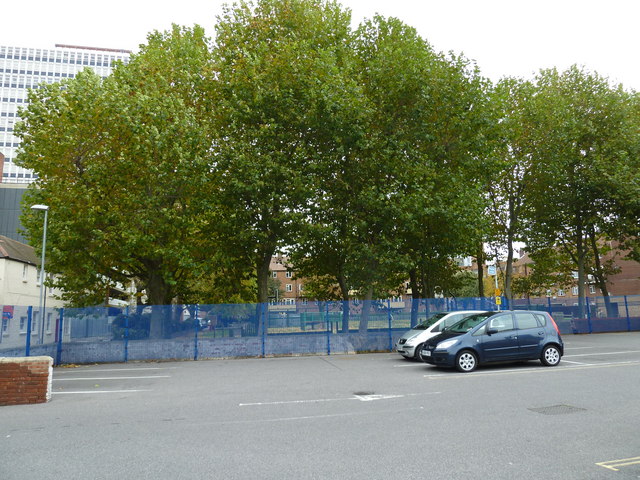 File:Autumn in Havant Street - geograph.org.uk - 2134775.jpg