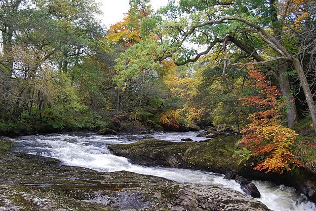 Buchanty Spout, River Almond - geograph.org.uk - 2371130