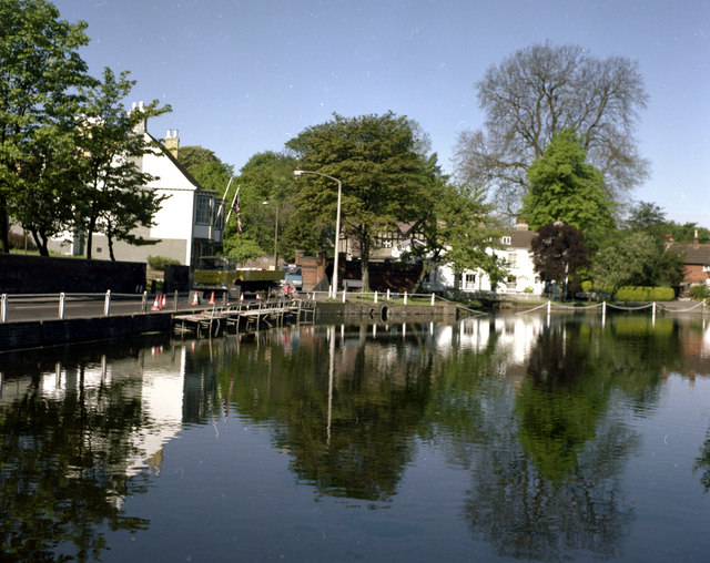 File:Carshalton Ponds, Surrey - geograph.org.uk - 482494.jpg