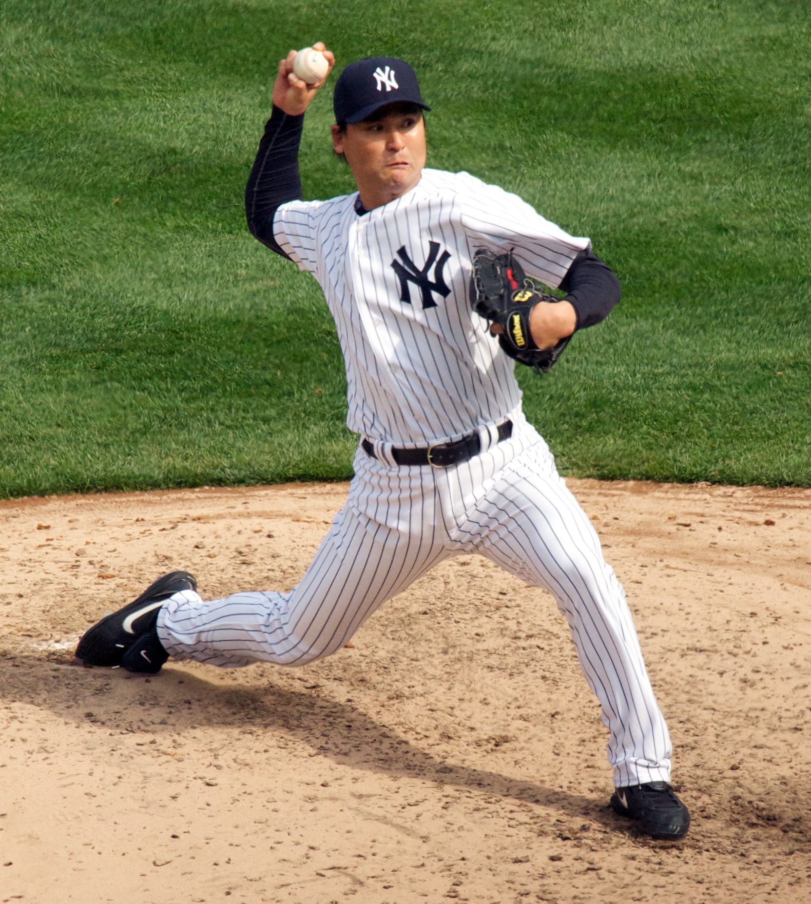 Chan Ho Park Yankees (cropped).jpg