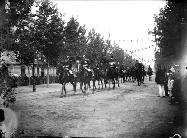 File:Défilé militaire du 14 juillet 1901 (5573228135).jpg