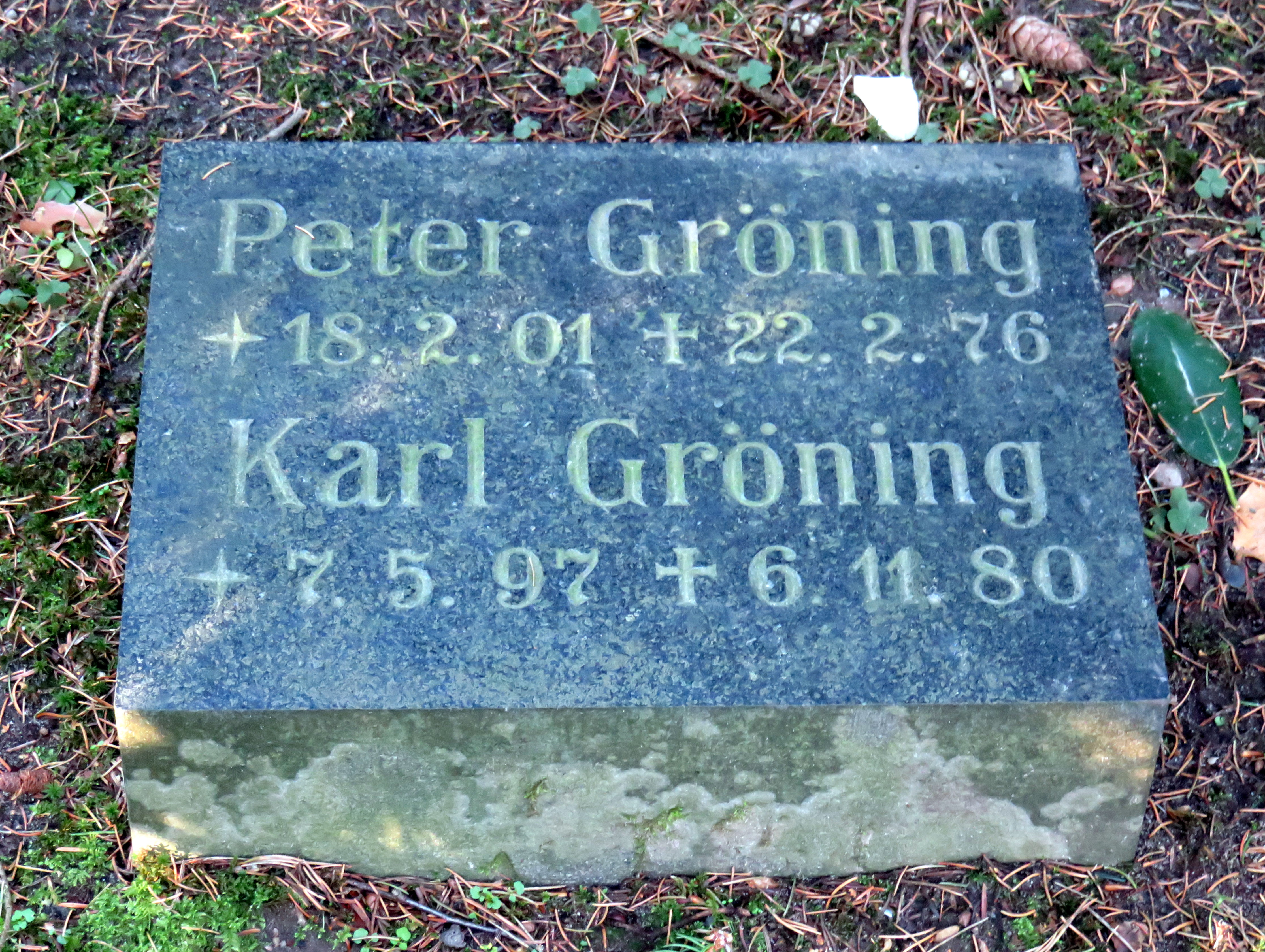 Kissenstein für ''Karl Gröning'', auf dem [[Friedhof Ohlsdorf