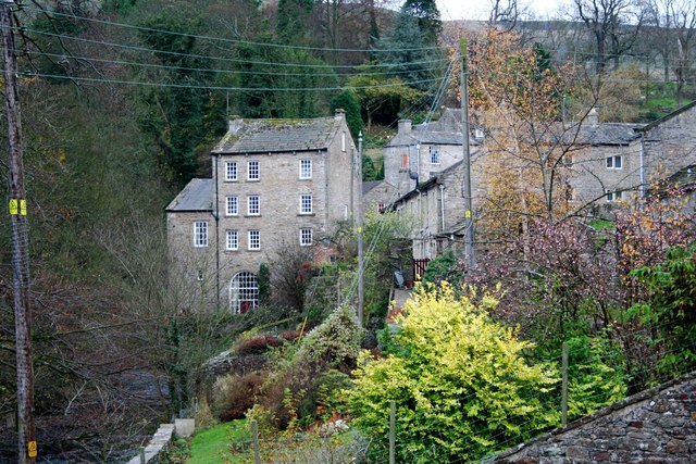 File:Houses in West Burton - geograph.org.uk - 1149716.jpg