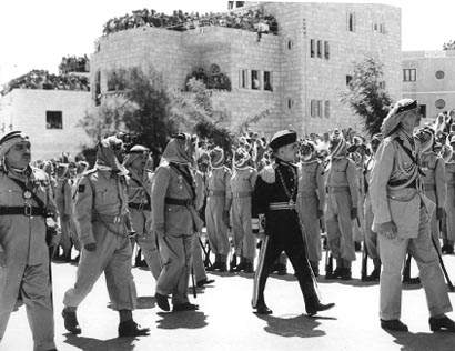 File:Hussein front of Parliament for throne ceremony.jpg