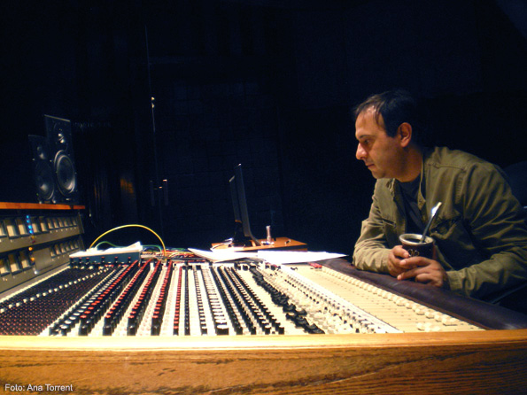 cerrar Estadístico Eso Archivo:Imágenes de la grabación de "Venidero", nuevo disco de Carlos  Mancinelli Estudios ION.jpg - Wikipedia, la enciclopedia libre