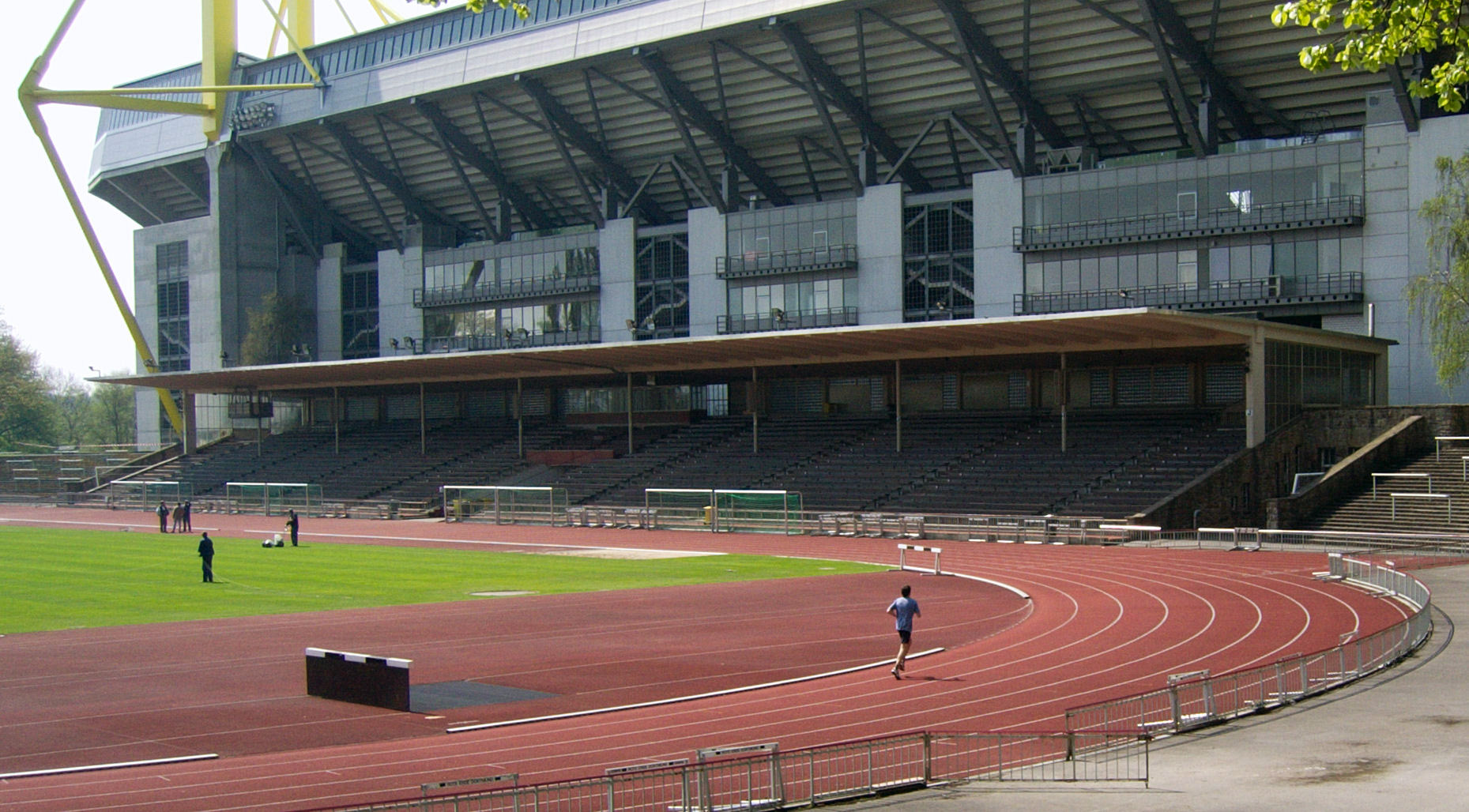 Tribüne - Stadion Rote Erde - Dortmund, im Schatten vom Wes…