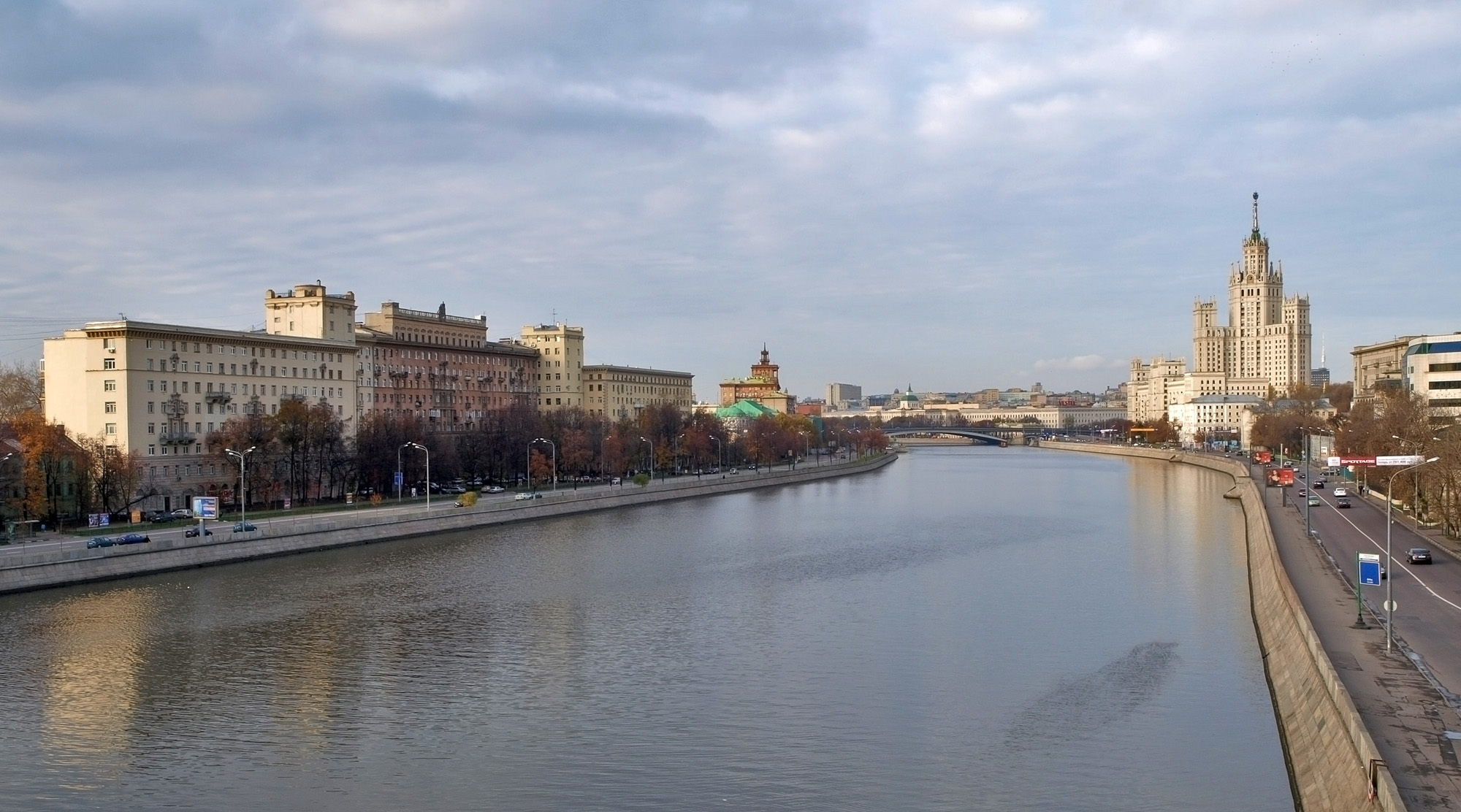 2 реки в москве названия. Космодамианская набережная Набережные Москвы. Космодамианская набережная мост. Краснопресненская набережная Москва. Космодамианская набережная 36.