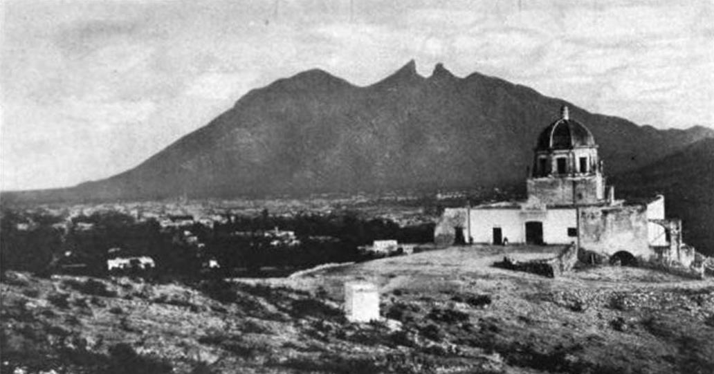 Monterrey_entre_el_Obispado_y_el_Cerro_de_la_Silla_1904.jpg