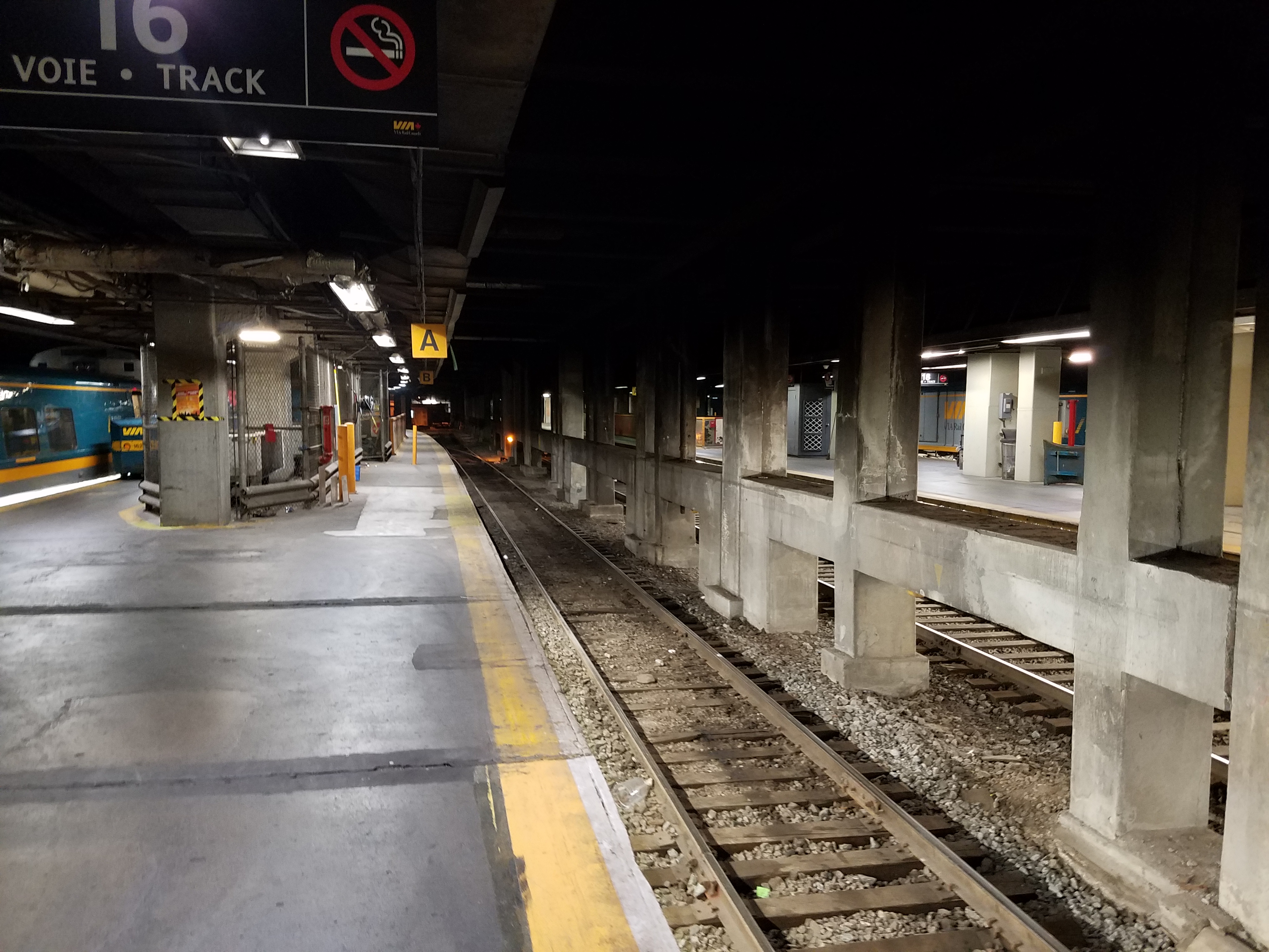 File Platforms at Gare Central Montreal .jpg Wikimedia Commons