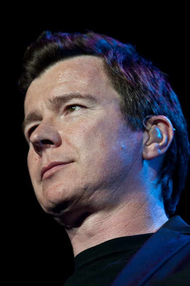 File:Rick Astley impersonator rickrolling a basketball game.png - Wikipedia