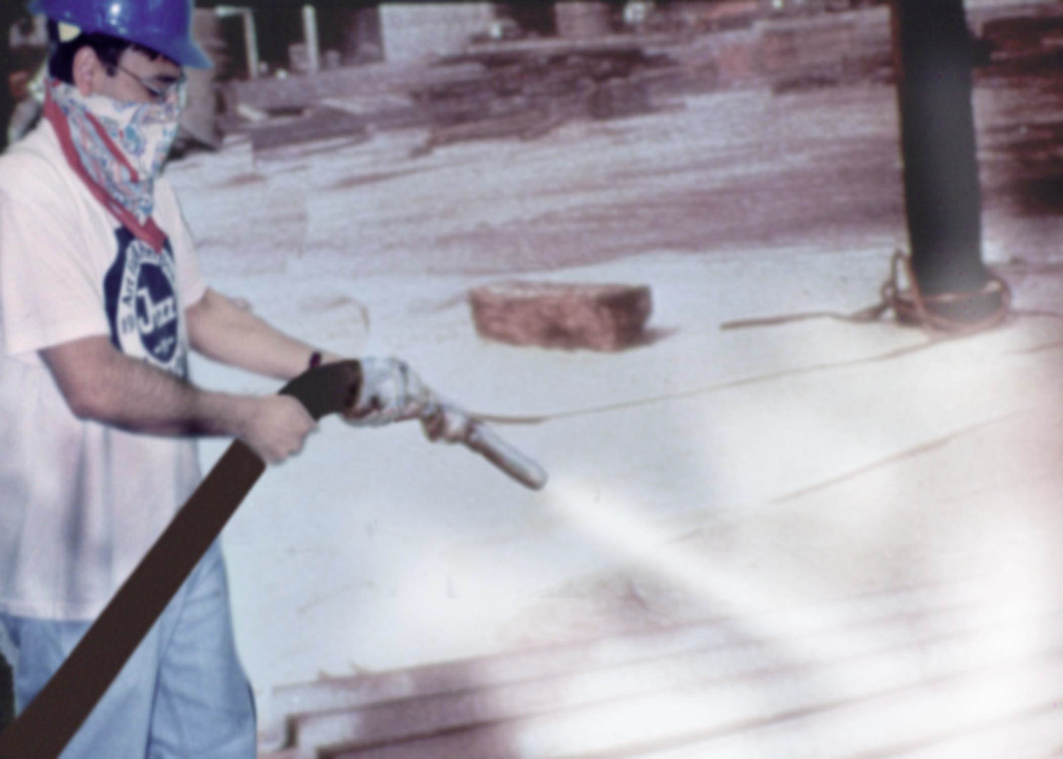 File:Sandblasting without proper ppe.jpg - Wikimedia Commons