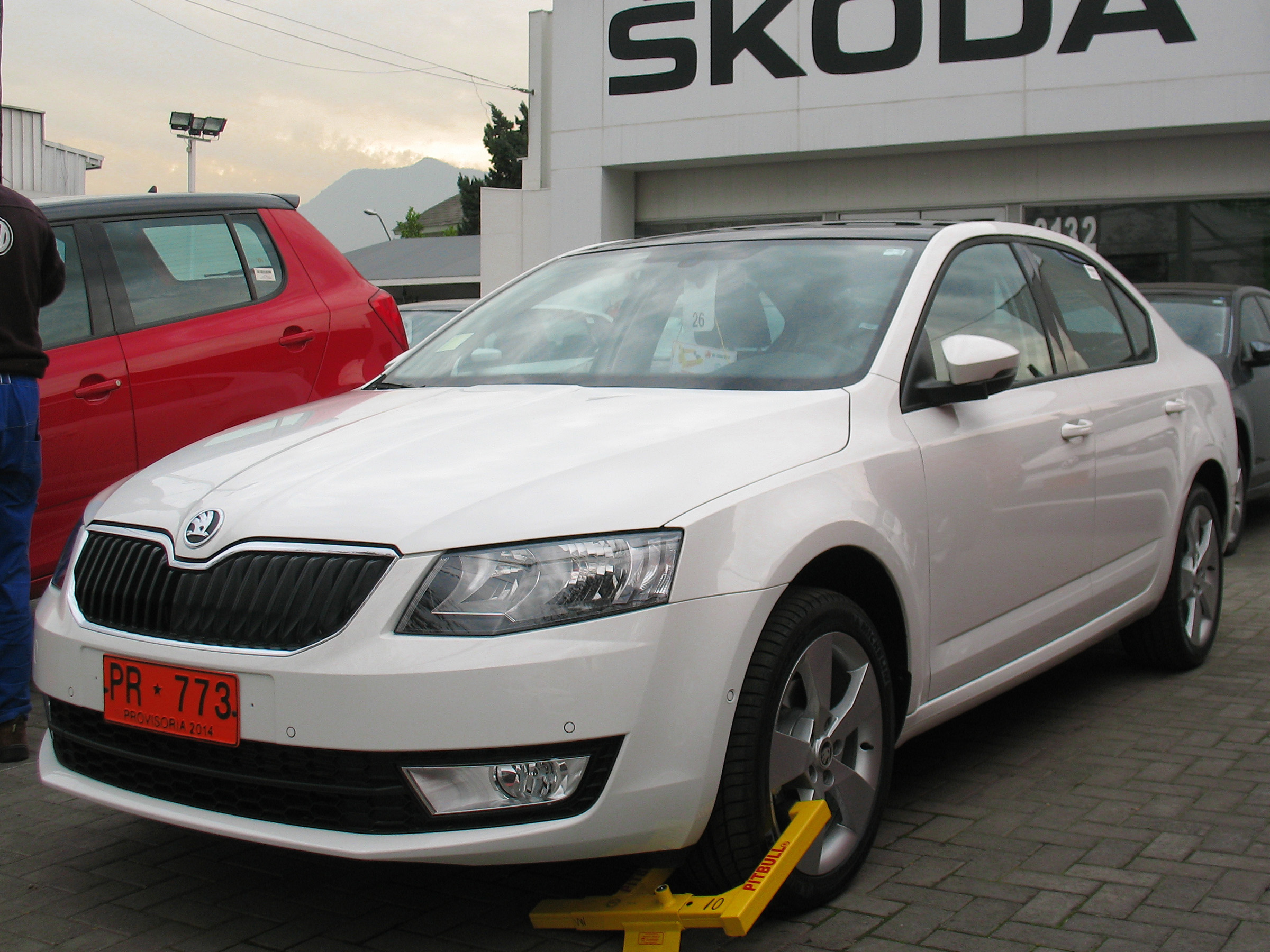 File:Skoda Octavia 2014 (14890454679).jpg - Wikimedia Commons