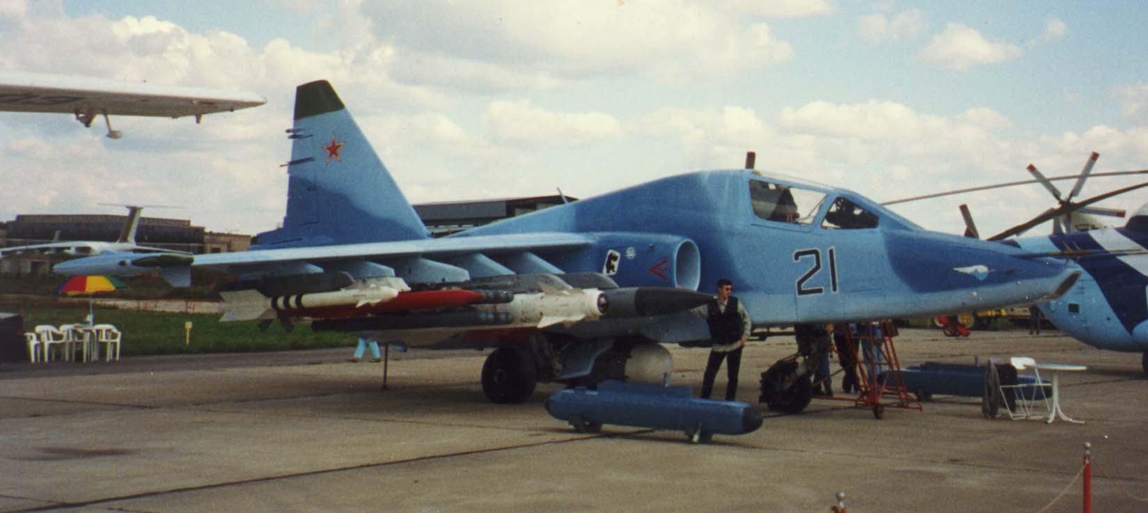 https://upload.wikimedia.org/wikipedia/commons/6/6d/Su-25TM.jpg
