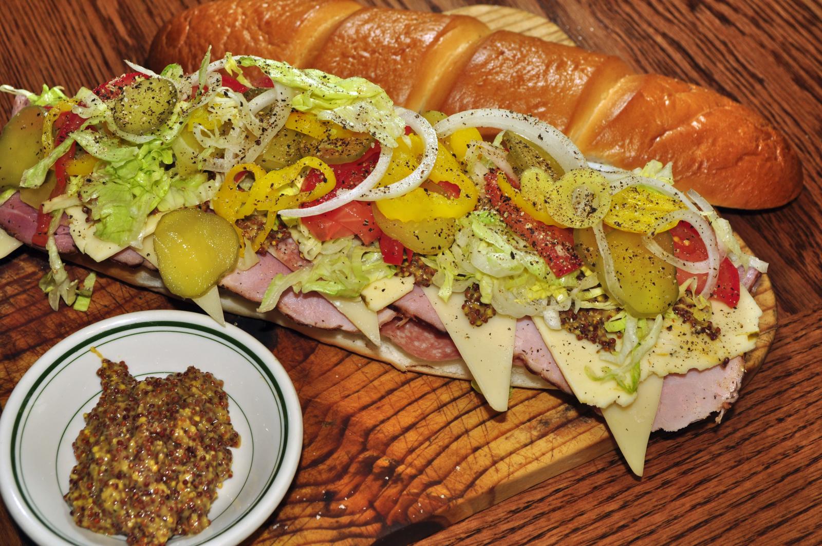 https://upload.wikimedia.org/wikipedia/commons/6/6d/Submarine_sandwich_with_toppings_and_dijon_mustard.jpg