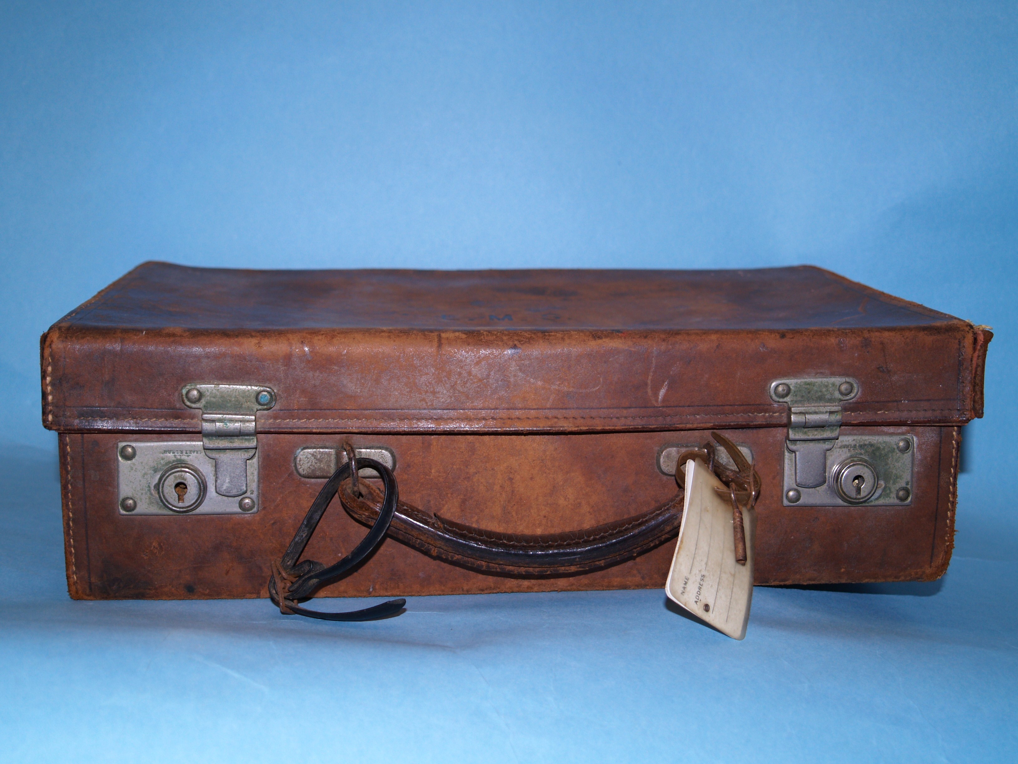 Trunk (luggage) - Wikipedia