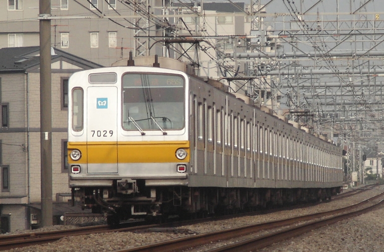 File:TokyoMetro 7029.jpg