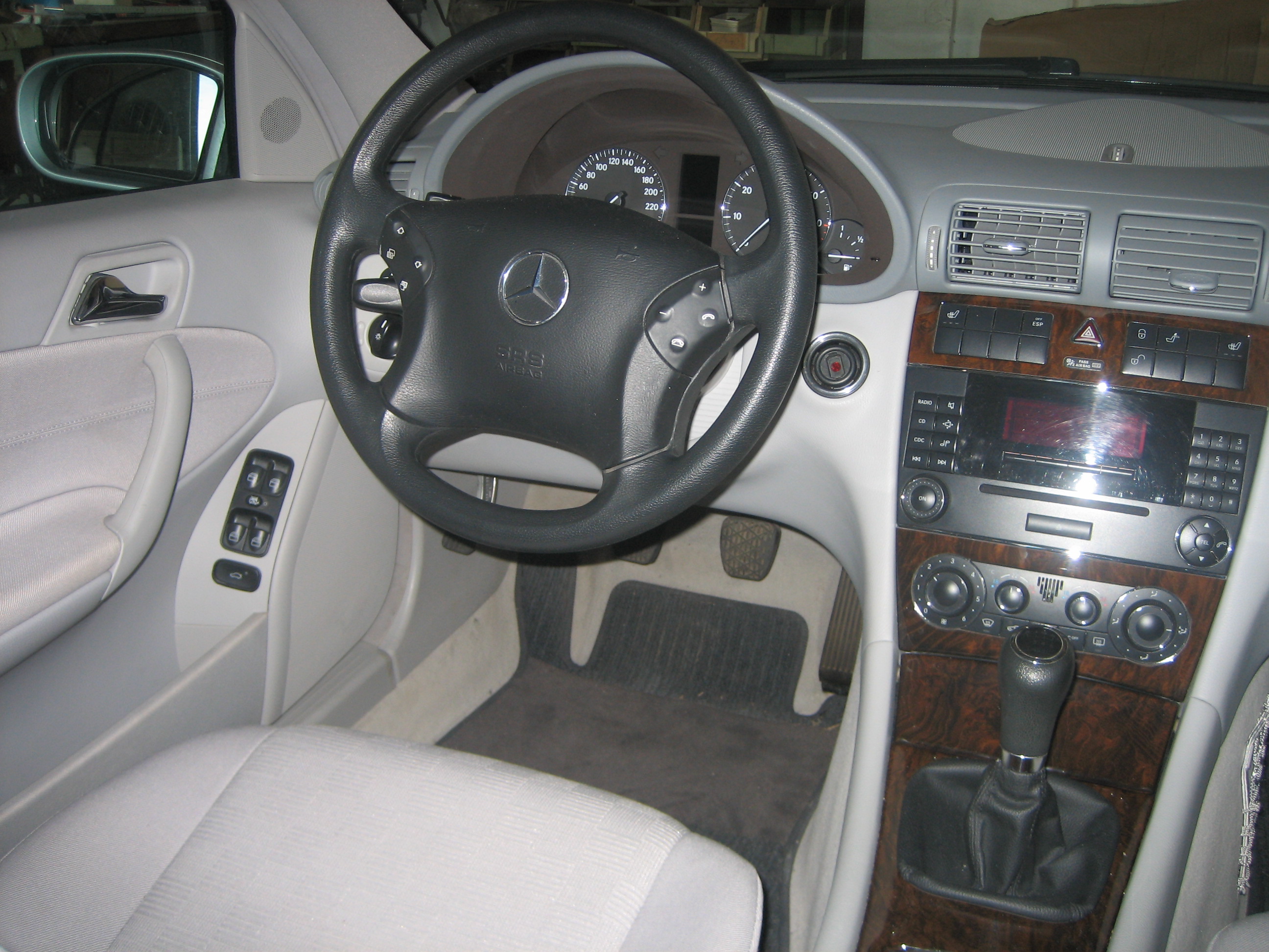 Файл:Mercedes-Benz W204 front 20080709.jpg — Википедия