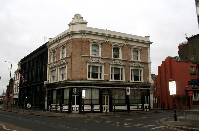 File:'Les Trois Garçons', Bethnal Green Road - geograph.org.uk - 642272.jpg