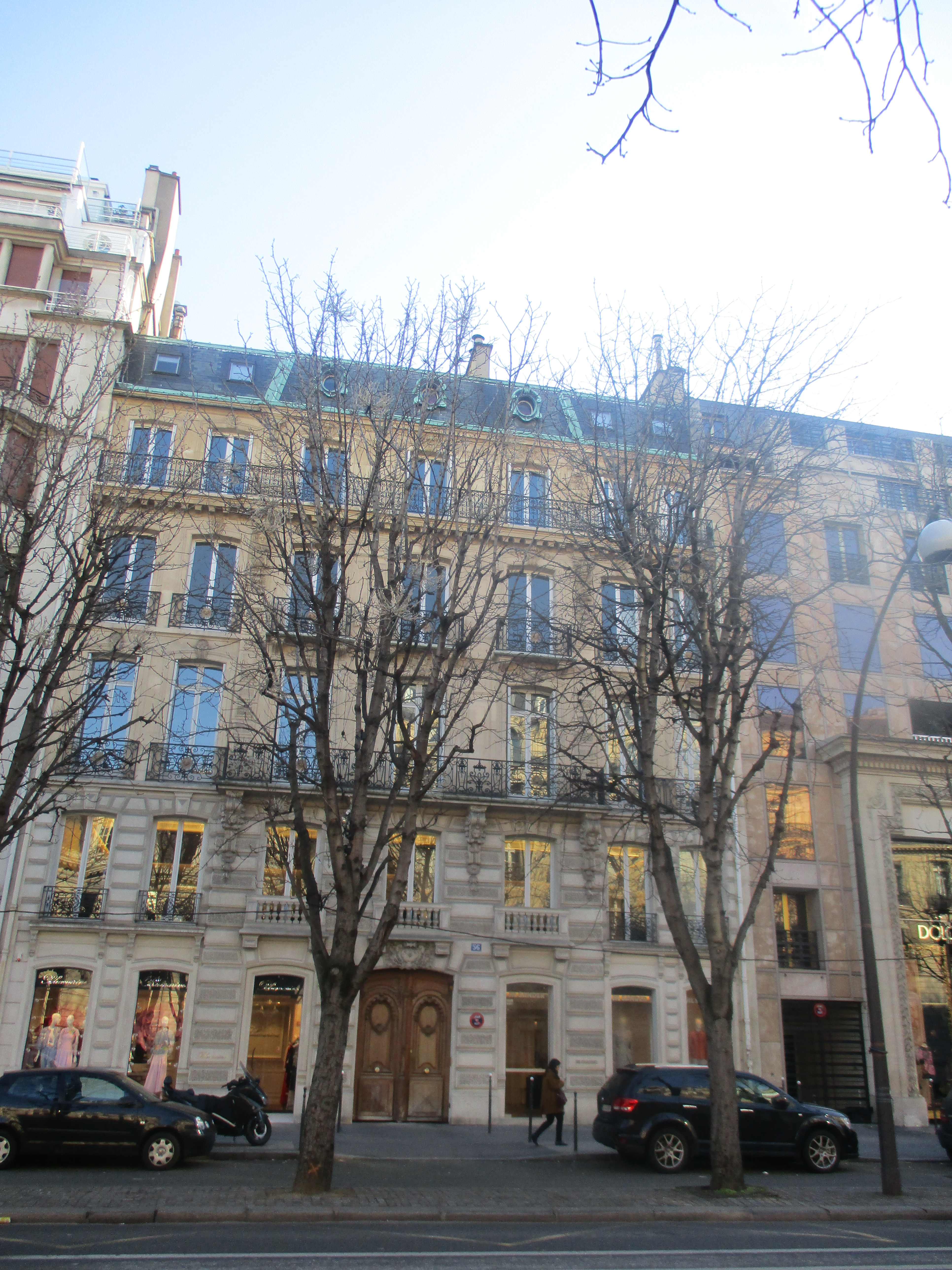 204 Avenue Montaigne Paris Images, Stock Photos, 3D objects, & Vectors