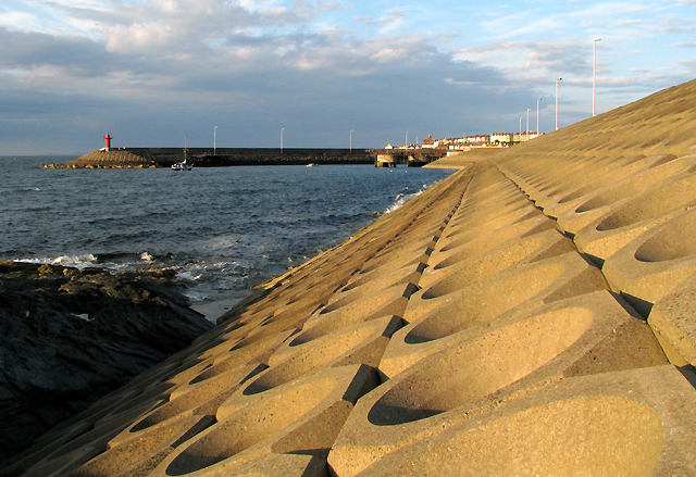 File:Back of the Pickie Pier, Bangor - geograph.org.uk - 1369790.jpg