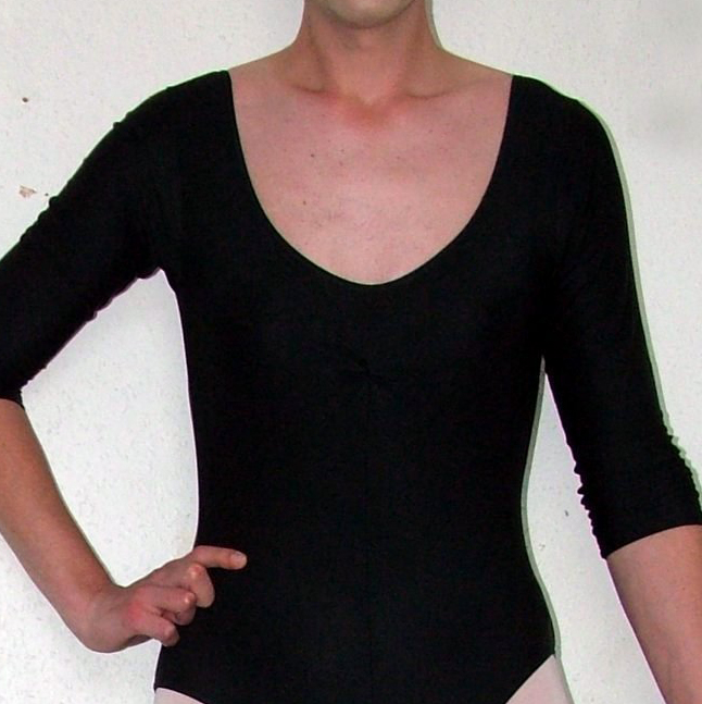 https://upload.wikimedia.org/wikipedia/commons/6/6e/BalletNeckline-crop.jpg